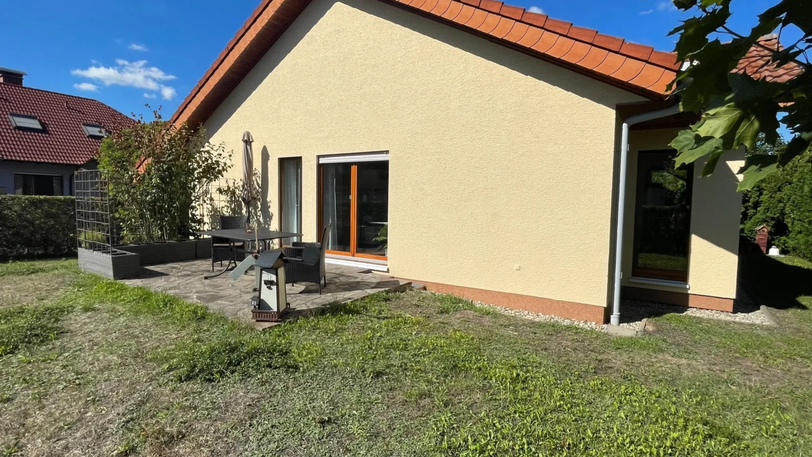 Schönes Einfamilienhaus in ruhiger Lage von Gau-Weinheim! — Bild 1 von 19