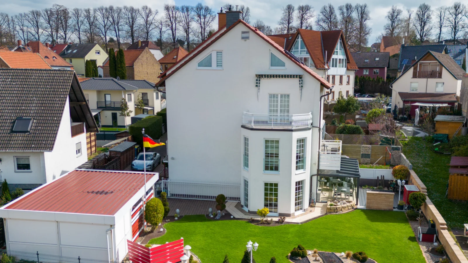 Einmalig!! Großzügiges Domizil mit Garten!! Warum bauen, wenn ich gleich einziehen kann? — Bild 1 von 25