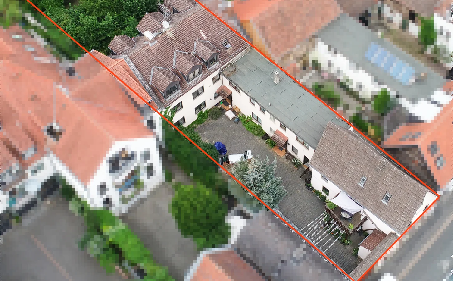 Charmantes Anwesen in direkter Lage zum Biebricher Schlosspark! — Bild 1 von 12