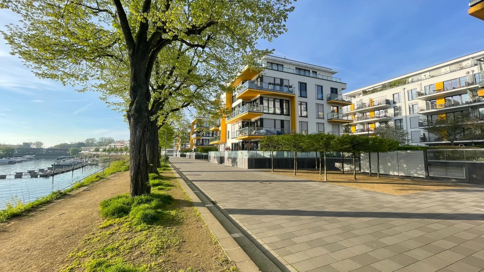 Einzigartige Gelegenheit: Traumwohnung am Winterhafen mit atemberaubendem Ausblick! — Bild 1 von 26