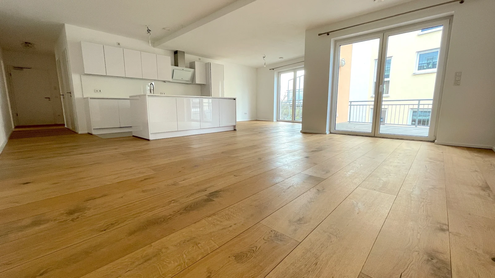 Exklusive 4-Zimmerwohnung mit PKW-Stellplatz in Bauschheim!! — Bild 1 von 23