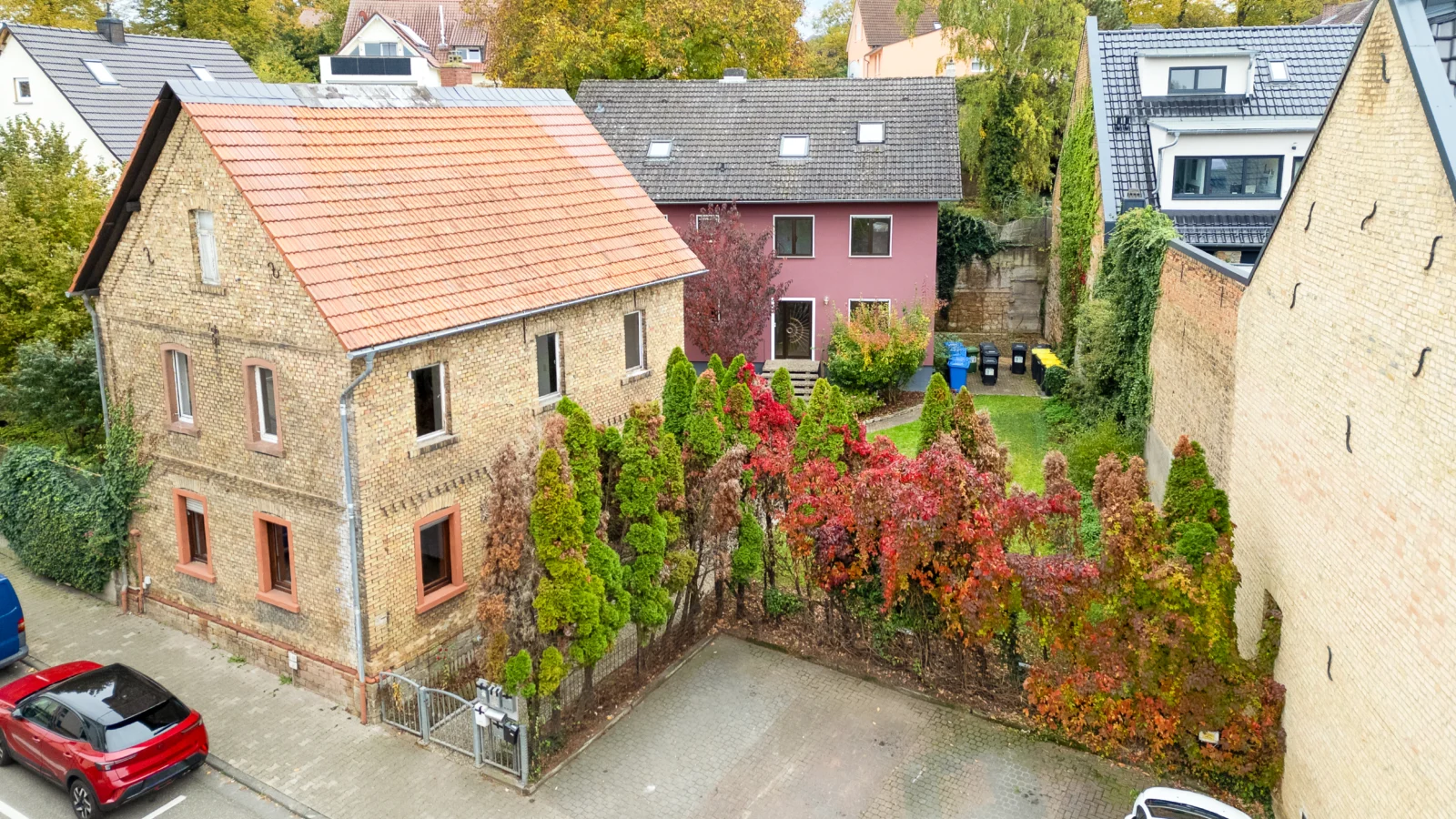 Zwei Häuser auf ca. 1.025 m² – Mehrfamilienhaus + Altbau mit Entwicklungs- und Renditepotenzial — Bild 1 von 42