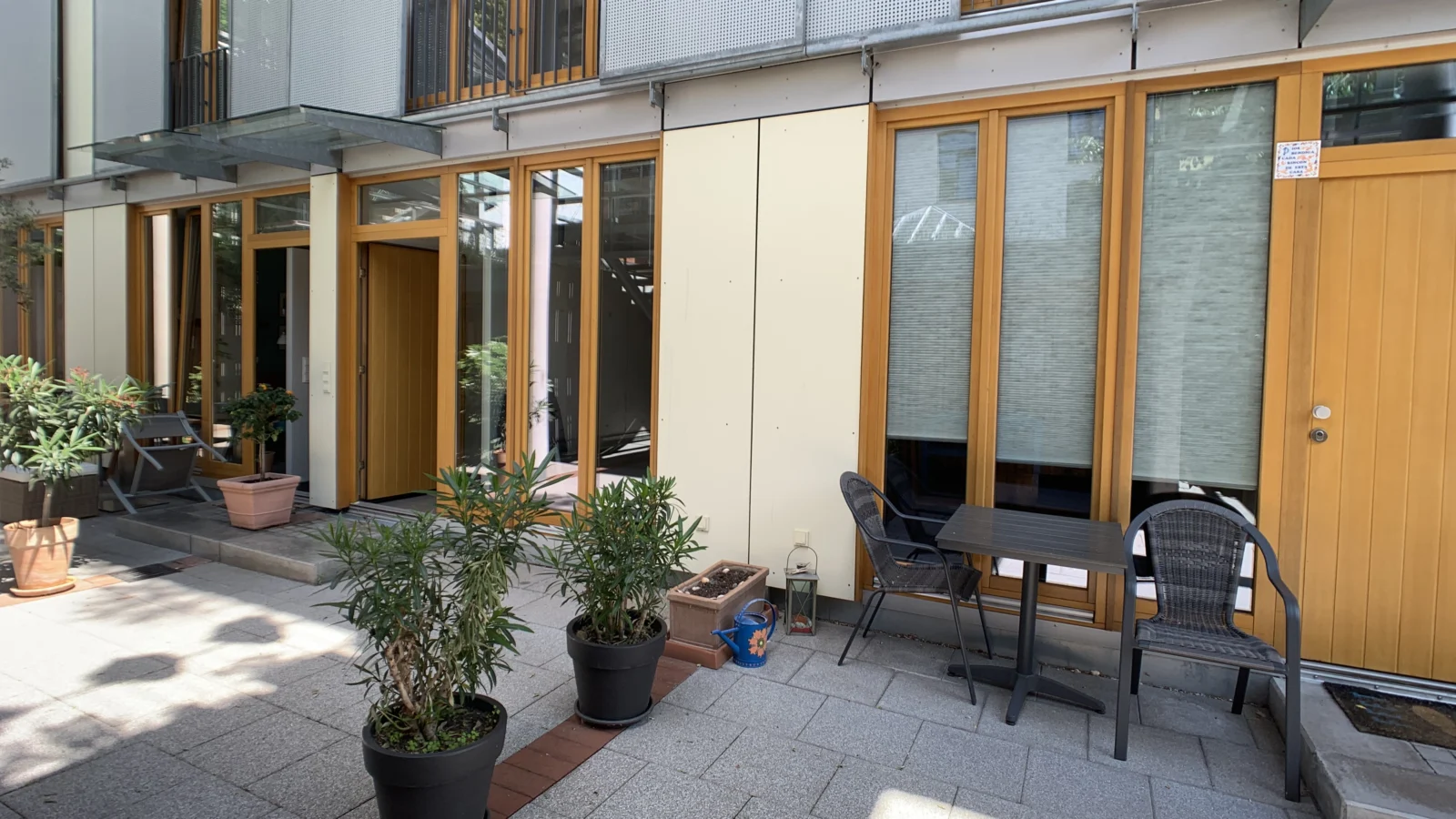 Moderne Split Level-Wohnung mit Terrasse — Bild 1 von 10