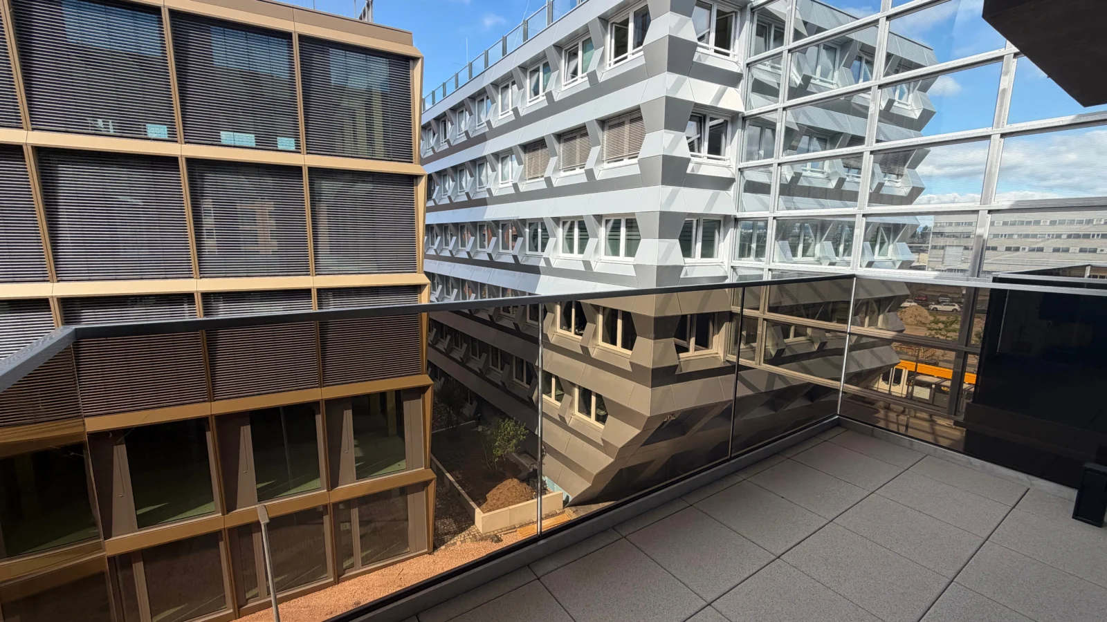 Erstbezug mit Rheinblick – 1-Zimmer Wohnung am Mainzer Zollhafen — Bild 1 von 10