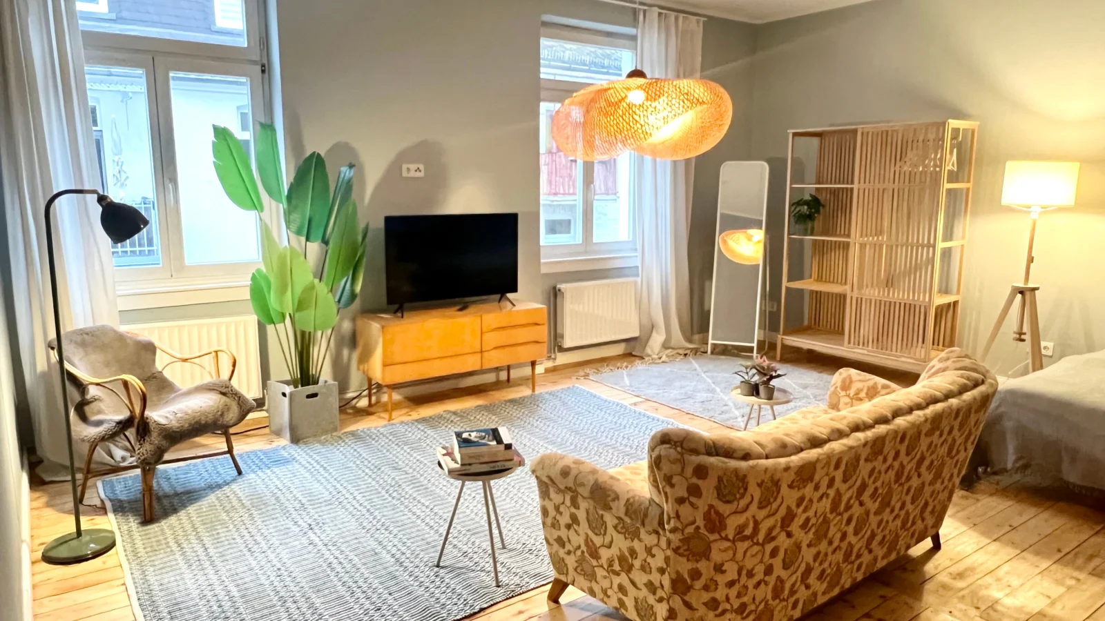Little Loft - voll möbliert im Rheingauviertel - zentral & ruhig — Bild 1 von 9