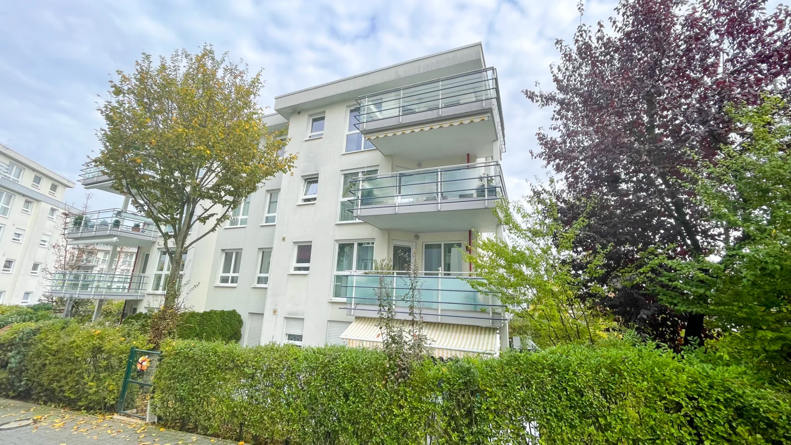 Großzügige 4-Zimmer-Wohnung in schöner Lage von Wiesbaden! — Bild 1 von 18