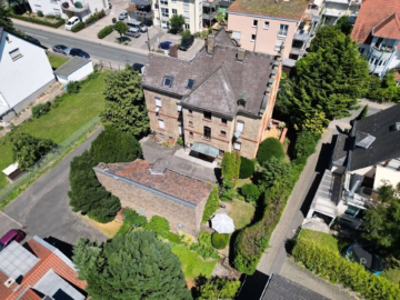 Charmantes Altbau-​MFH mit 5 WE in Eltville! Dachgeschosswohnung bereits freigestellt!, 65345 Eltville am Rhein, Mehrfamilienhaus