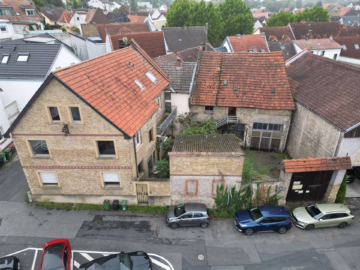 Sanierungsbedürftiges 1 – 3 Familienhaus mit Scheune & großem Innenhof, 55129 Mainz, Einfamilienhaus