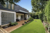 Terrasse Haupthaus (bearbeitet) - Ein Zuhause am Weinberg – wo Natur, Ruhe und Lebensqualität aufeinandertreffen